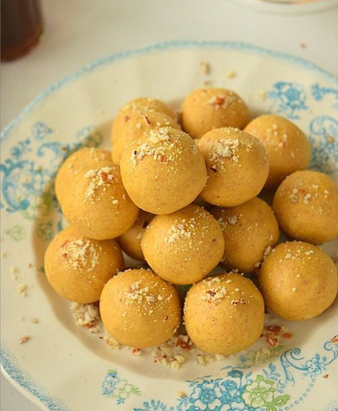 Besan Ladoo  - बेसन  लड्डू MB